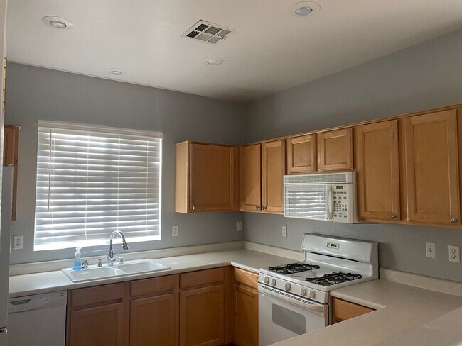 Building Photo - 2630 Heathrow St
