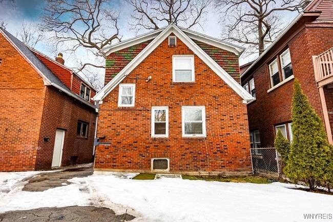 Building Photo - 1801 Niagara St