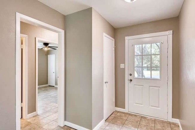Building Photo - 808 Nancy Dr