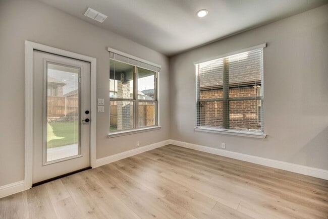 Foto del edificio - Checkout This 4 bed 2.5 bath 2827 sqft - Paloma Creek Beauty!!!