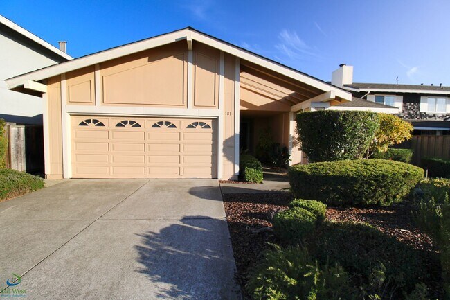 Building Photo - $5,295 Beautiful Large Home - 3 Bed/2 Bath...