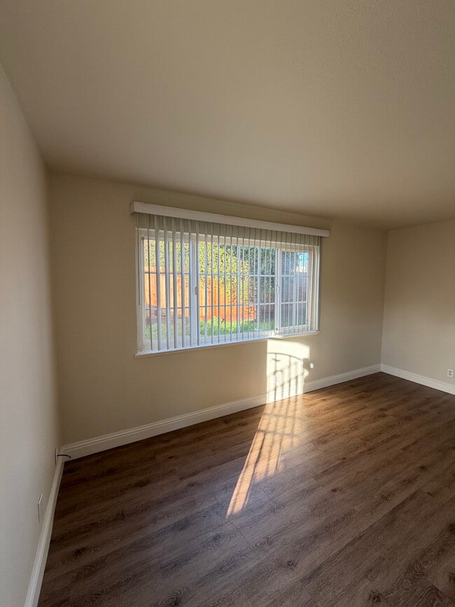 Building Photo - 761 Shepherd Ave