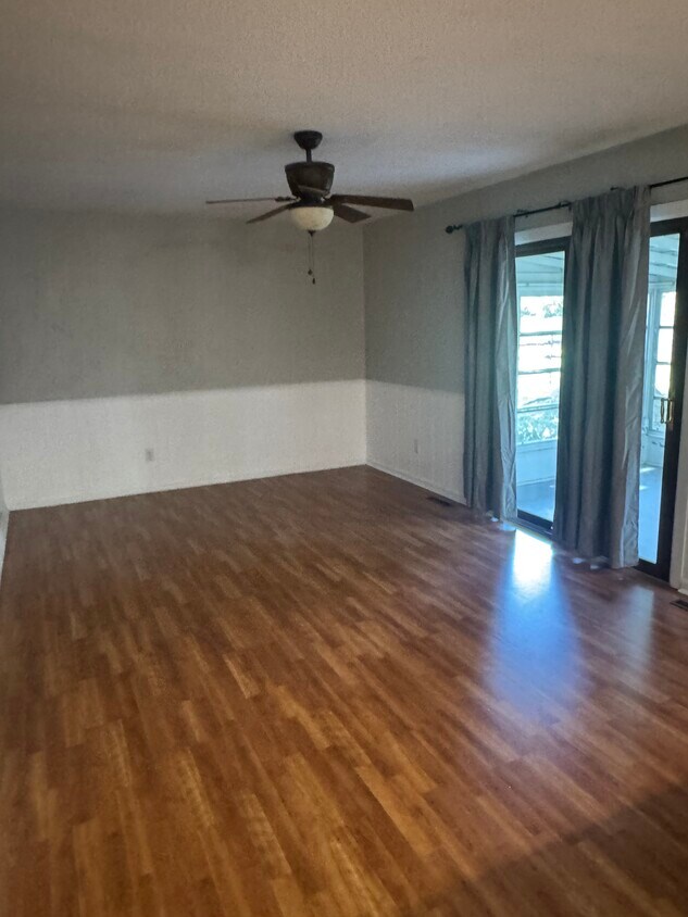 Foto del edificio - 1054 Birchwood Dr