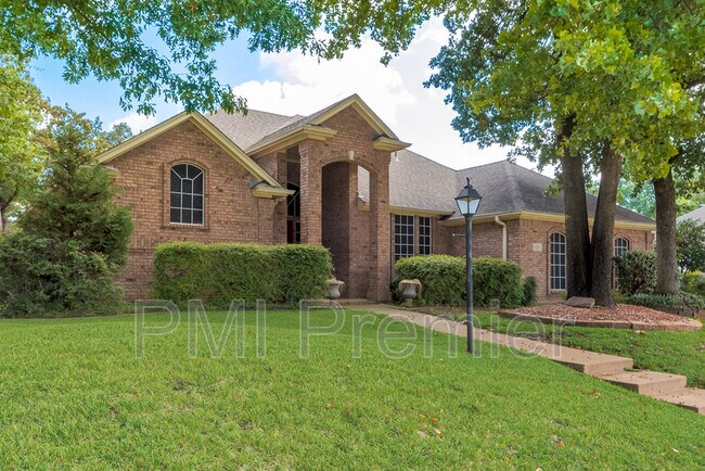 Foto del edificio - 8328 Thornhill Dr