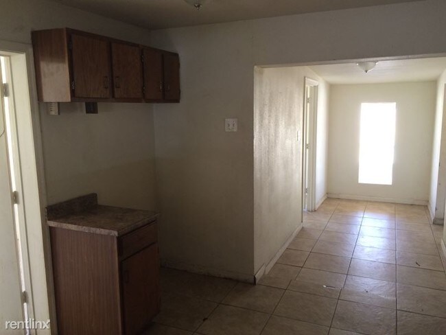 Building Photo - 517 S Bellview