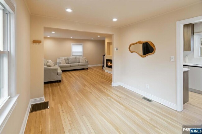 Foto del edificio - 31 Sherman Ave