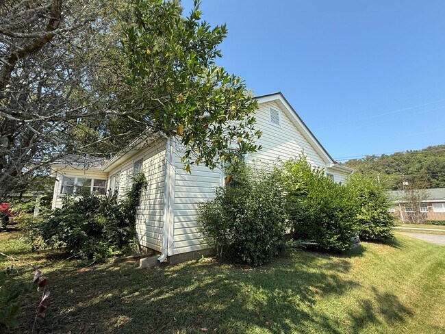 Foto del edificio - Walking Distance to Pell City Courthouse, ...