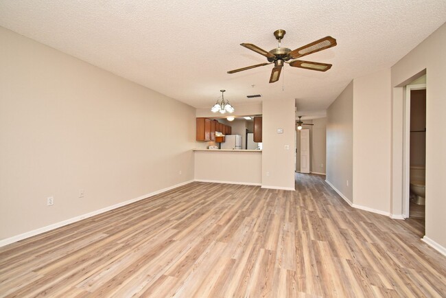 Building Photo - Spacious 2 bedroom 2 bath condo practicall...