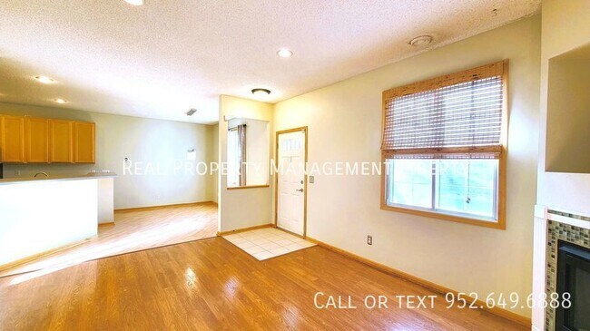 Foto del edificio - 1949 Mockingbird Ave