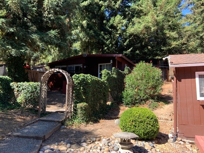 Pasarela - 17958 Redwood Dr