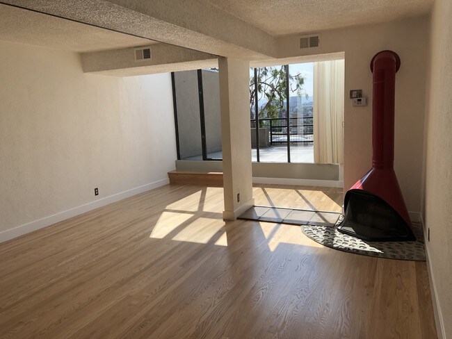 Foto del edificio - 3742 Landa St