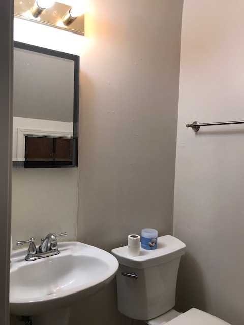 1/2 bath - 1103 N 1st St