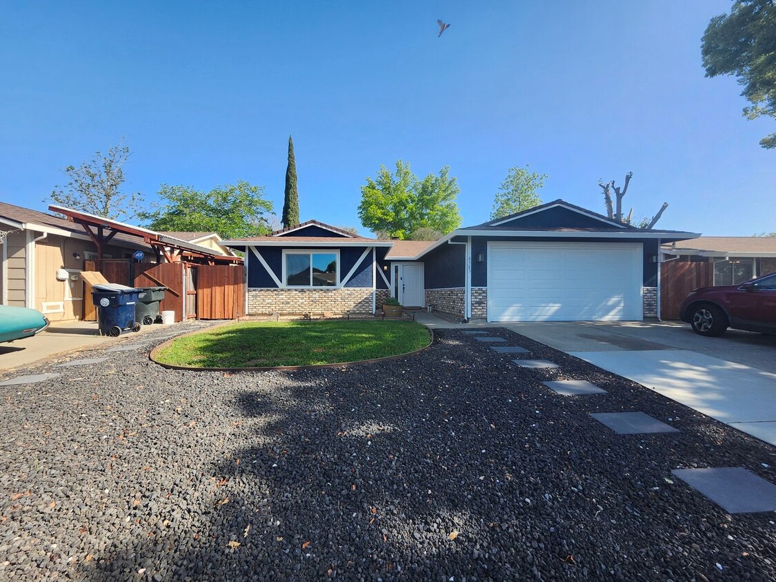 Primary Photo - Charming 3-Bedroom Home with Spacious Yard...