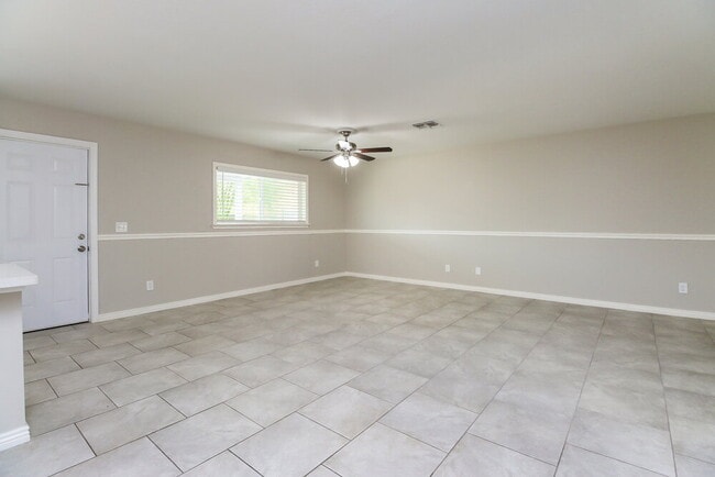 Building Photo - 452 S Higo Cir