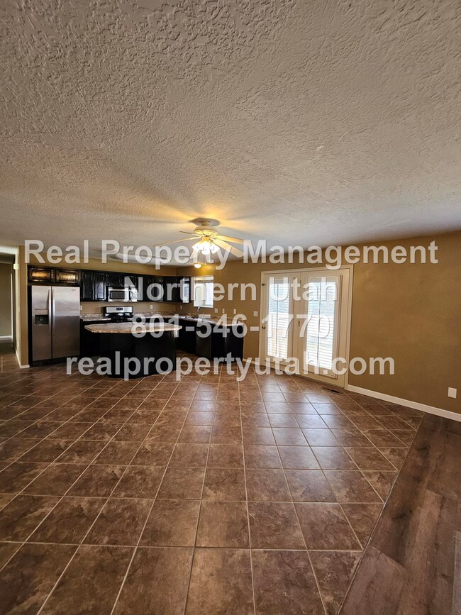 Foto del edificio - Stunning 4 Bedroom 3 Bath Syracuse Home