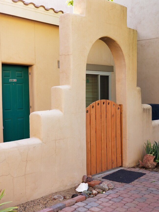Building Photo - TOWNHOME- COTTONWOOD SQUARE COMMONS COMMUNITY