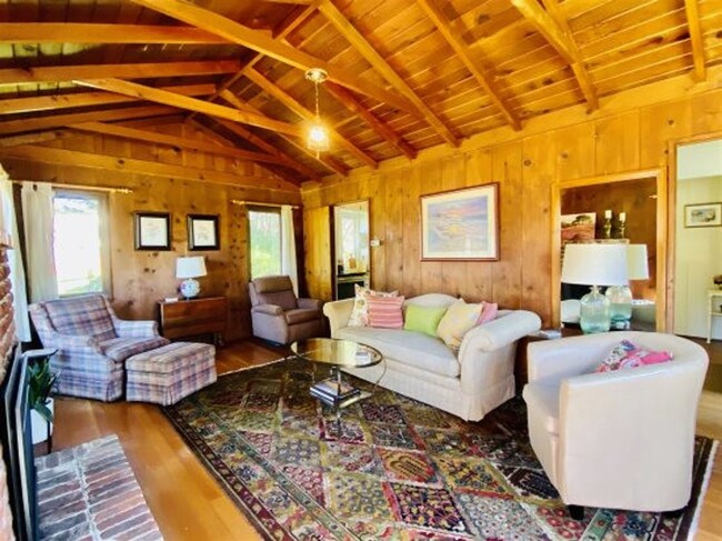 Building Photo - Idyllic Fully Furnished Cottage in Asiloma...