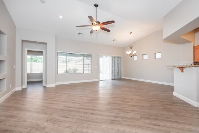 Foto del edificio - 1846 W Half Moon Cir