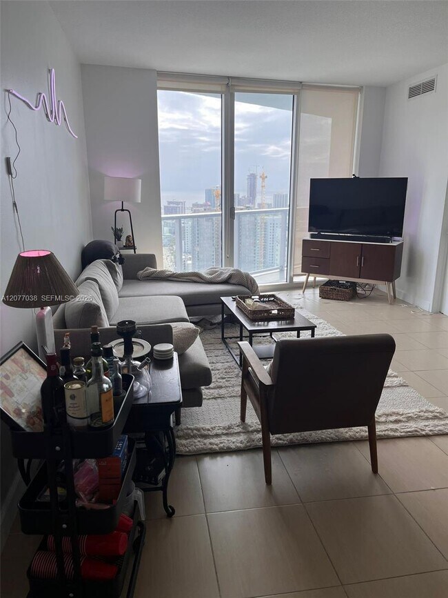 Foto del edificio - 185 SW 7th St