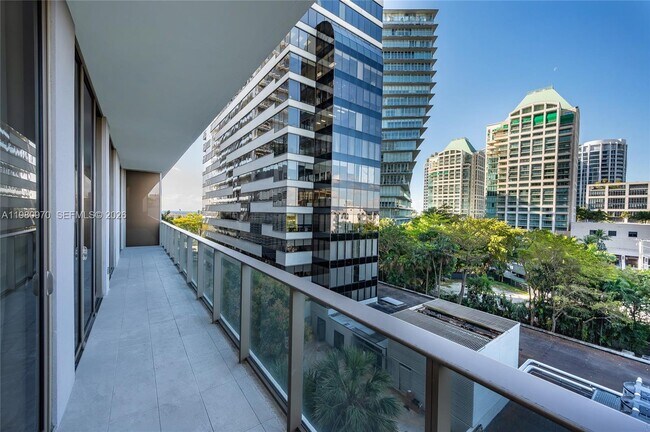 Foto del edificio - 2678 Tigertail Ave