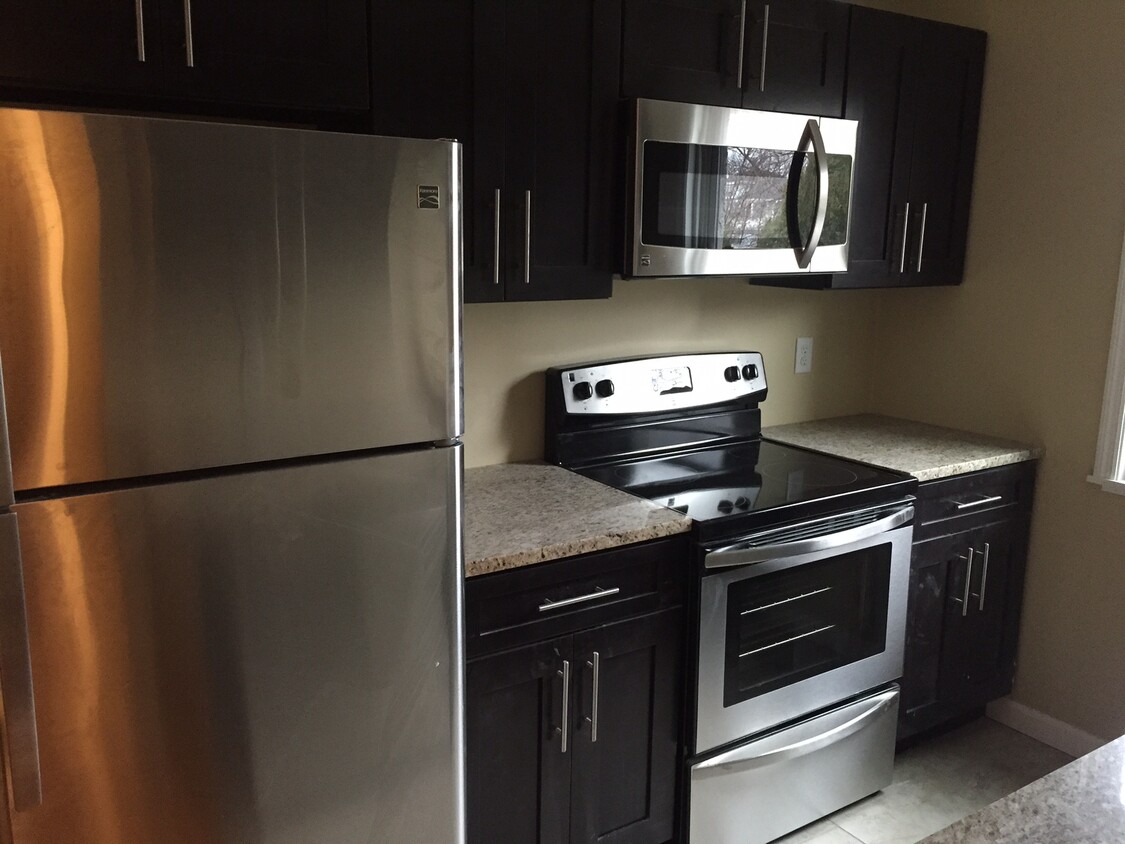 Primary Photo - 100 Stafford Ave