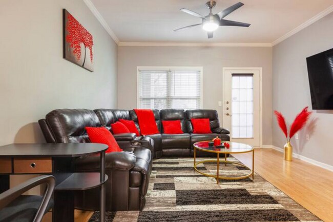 Foto del edificio - 2700 Pine Tree Rd NE