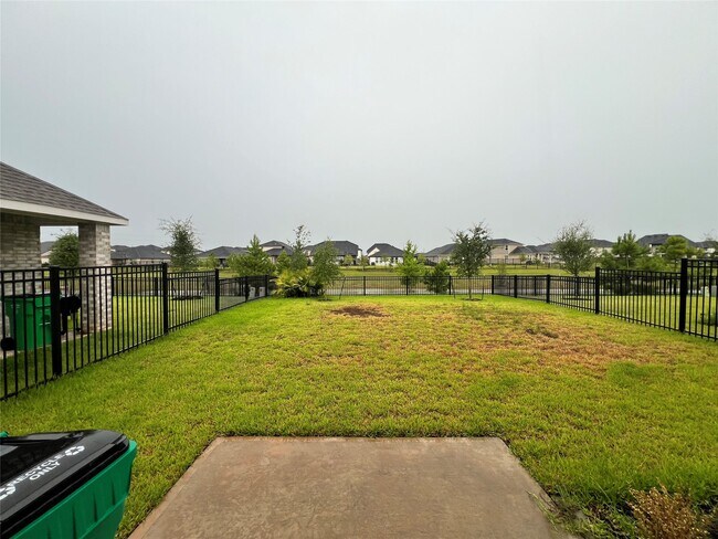 Building Photo - 27103 Blue Pool Dr
