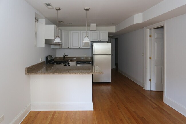 Foto del edificio - 3446 N Bell Ave