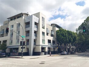 Building Photo - 159 W Green St