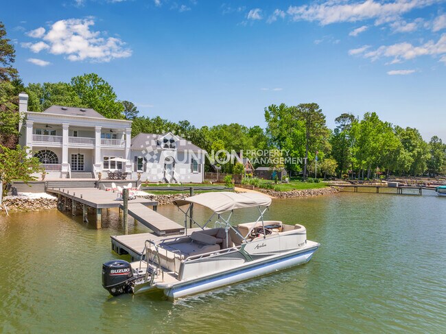 Building Photo - Fully Furnished Luxury Lakefront Getaway!