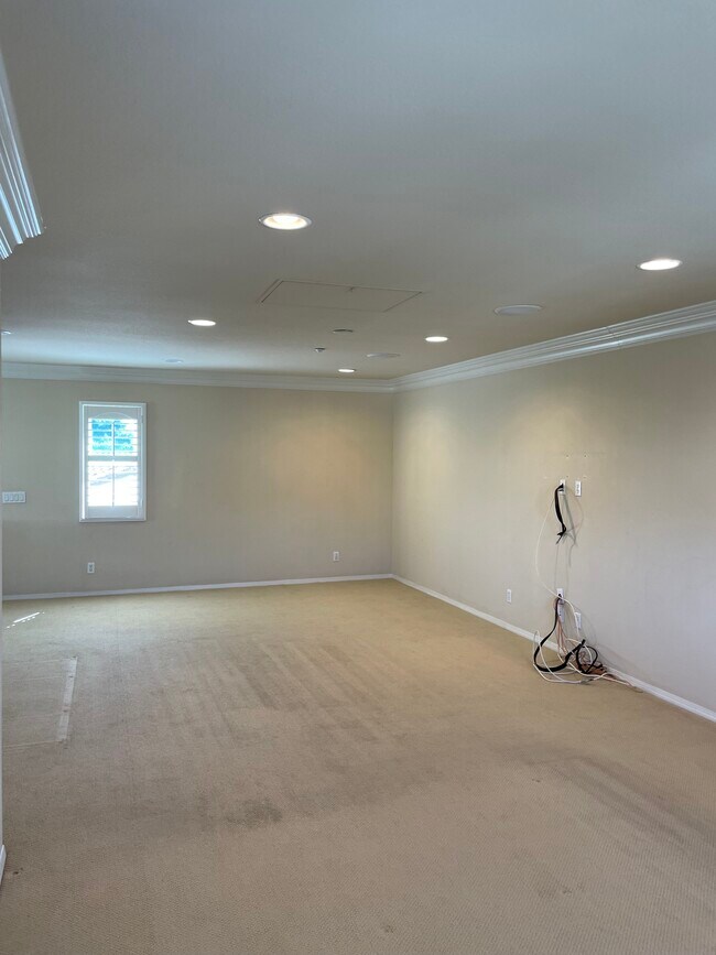 Building Photo - 2610 W Madison Cir
