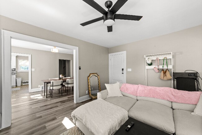 Foto del edificio - 1278 W 106th St