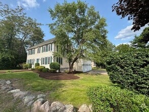 Building Photo - 536 Middle St