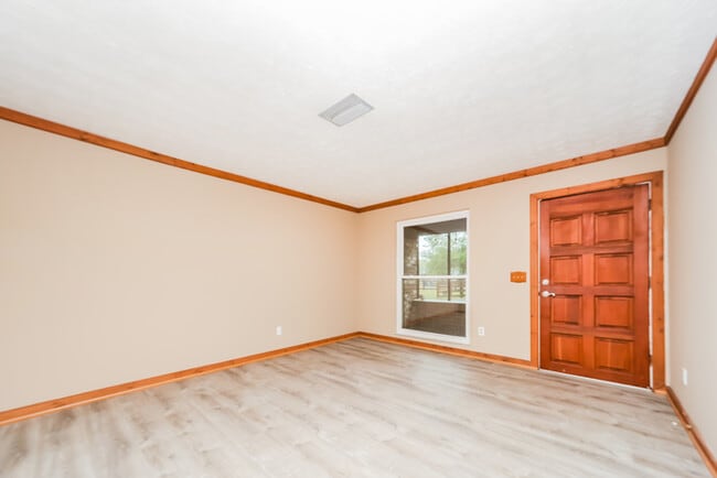 Foto del edificio - 14151 Grover Rd