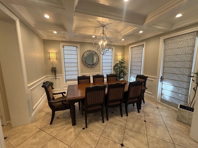 Foto del edificio - Spectacular 5-Bedroom Home with Private Po...