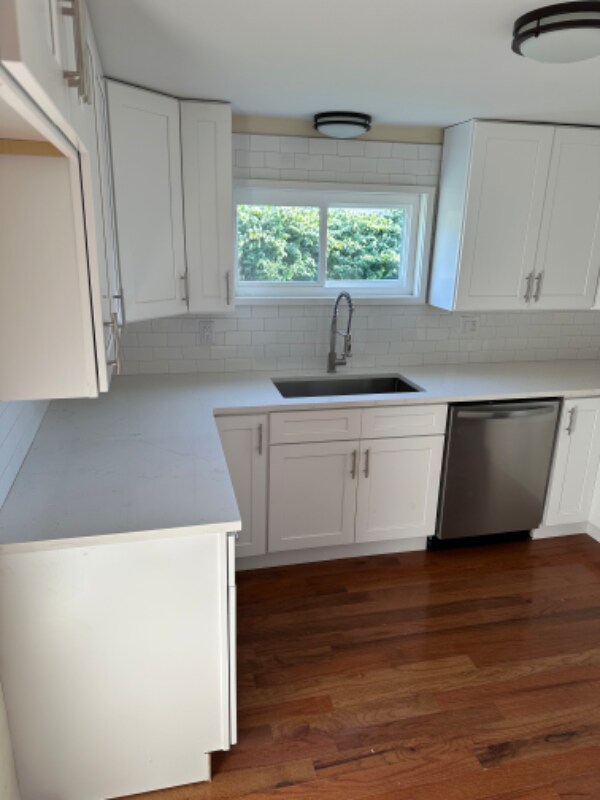 Foto del edificio - 100 Conanicus Rd