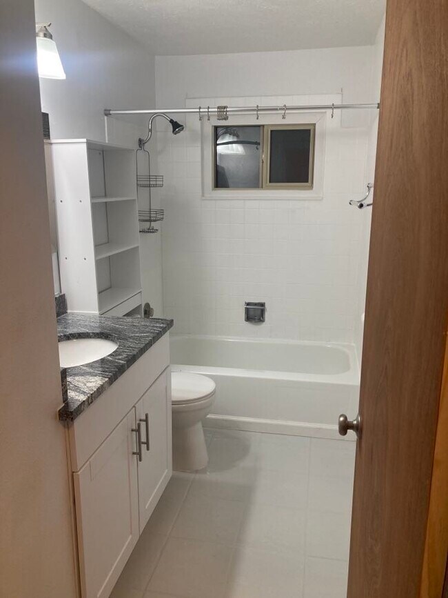 Foto del edificio - 534 E Bridgeport Ave