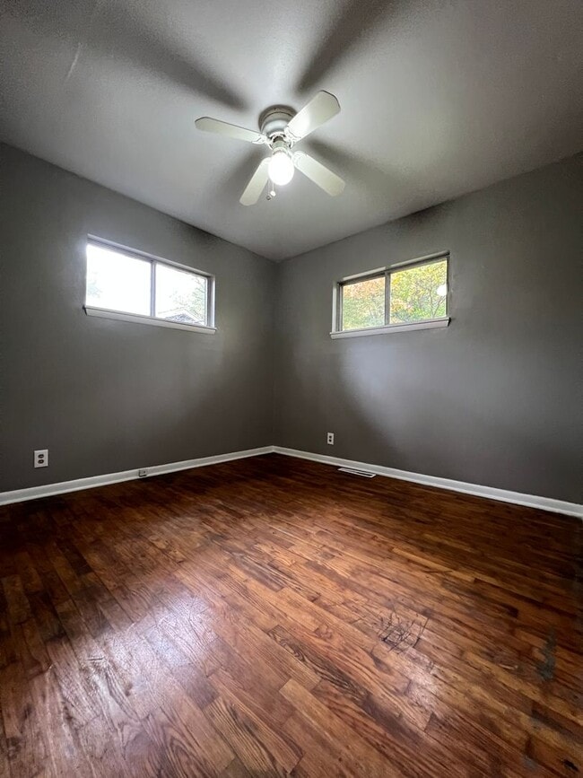 Building Photo - Available Now 2 bedroom 1 bathroom in South East Springfield