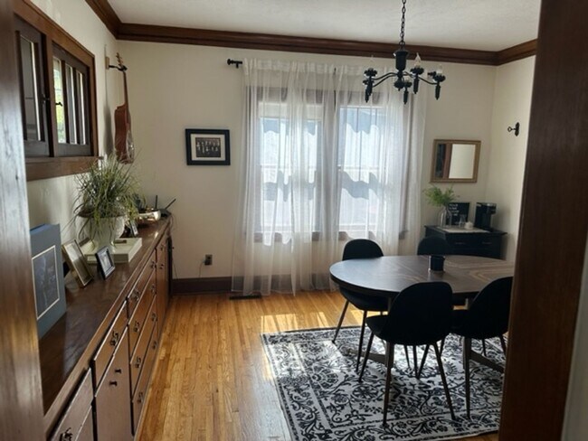 Building Photo - 4 Bed 2 bath Home Available Nov 1st, 2023 ...