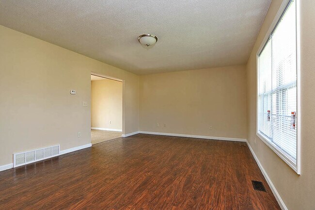 Foto del edificio - 4 Bedroom House Close to Campus