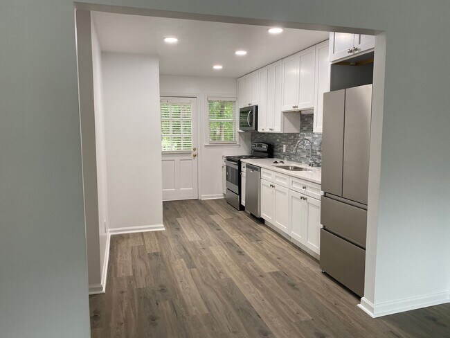 Foto del edificio - Adorable 2 Bedroom, 1 Bath in East Raleigh near Cary Crossroads - Pet Friendly!