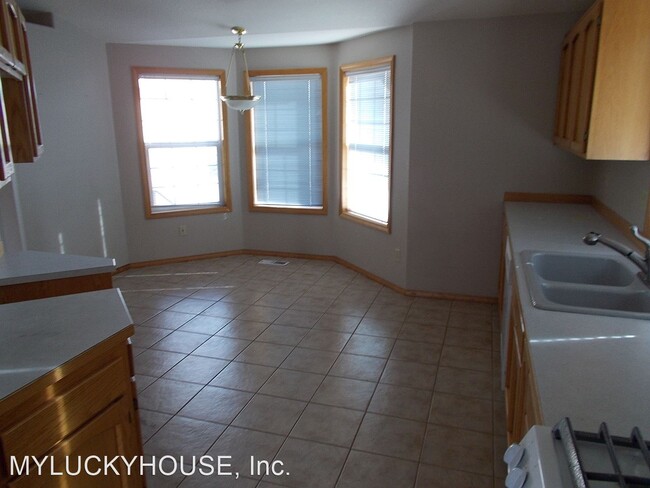 Building Photo - 3 br, 2 bath House - 3223 NE Eddie Ct