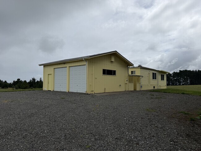 Foto del edificio - 2421 Table Bluff Rd