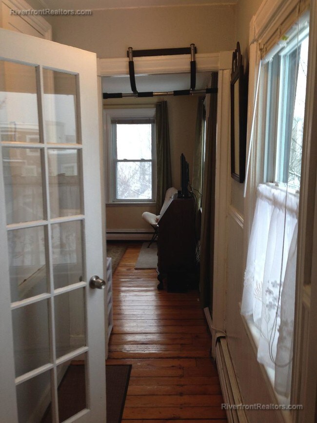 Building Photo - 204 Bunker Hill St