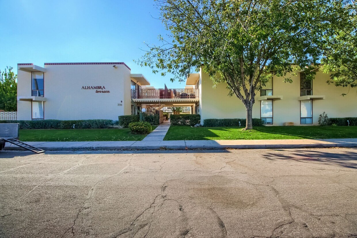 Primary Photo - Two Bedroom Condo in Scottsdale