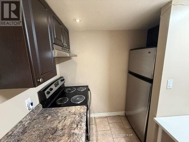 Building Photo - 517 Lynett Crescent