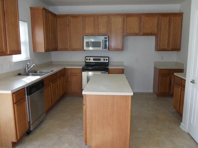 Building Photo - COMING SOON!!!  Large 4 bedroom home near UNCC