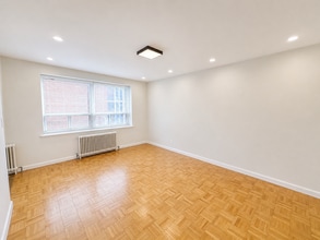 Building Photo - 710 Spadina Ave.