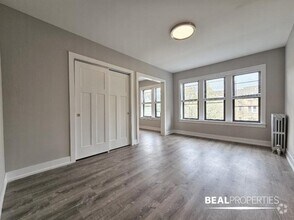 Building Photo - 4641 N Paulina St