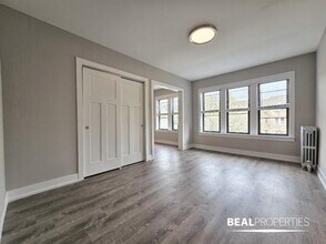 Building Photo - 4641 N Paulina St